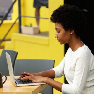 Entrepreneur blog post, woman at desk working