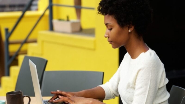 Entrepreneur blog post, woman at desk working